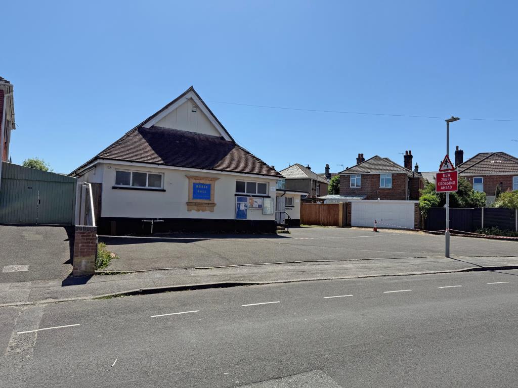 Lot: 26 - FORMER COMMUNITY HALL WITH DEVELOPMENT POTENTIAL - Outside view of the building with large road frontage
